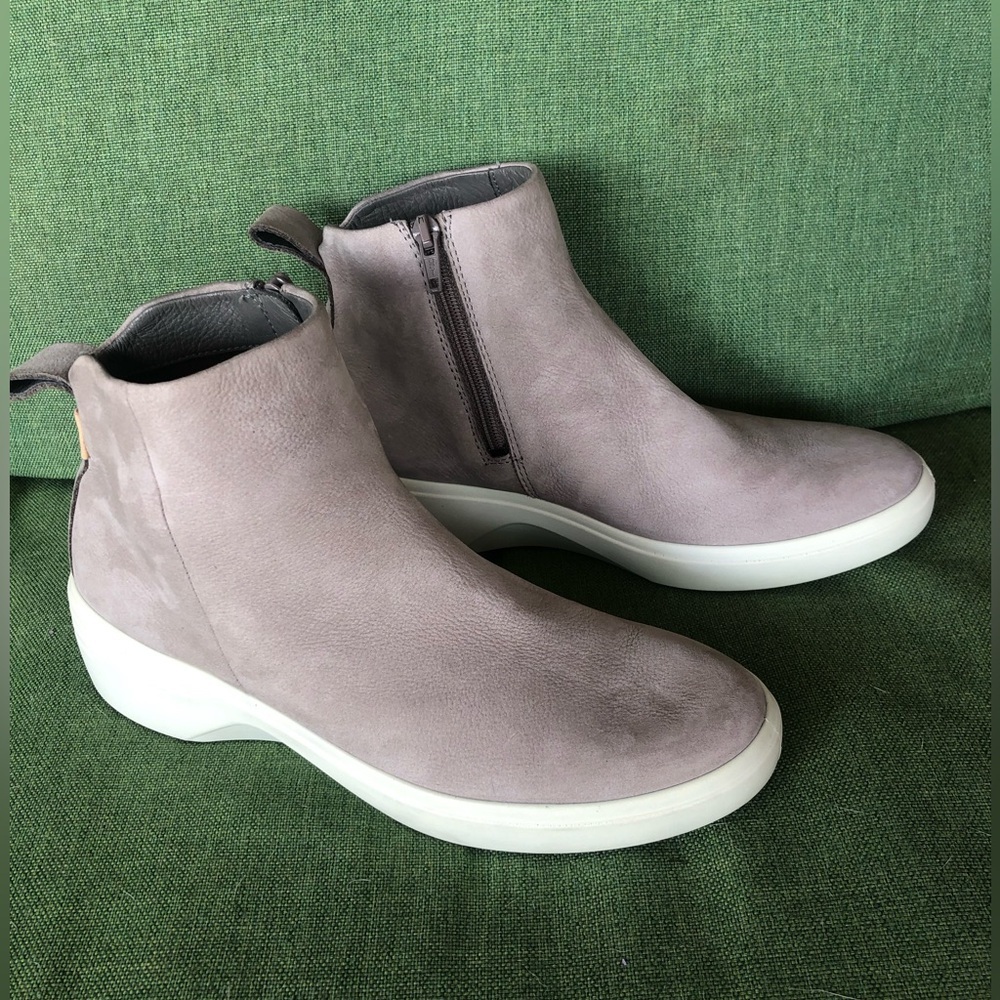 ECCO soft low bootie